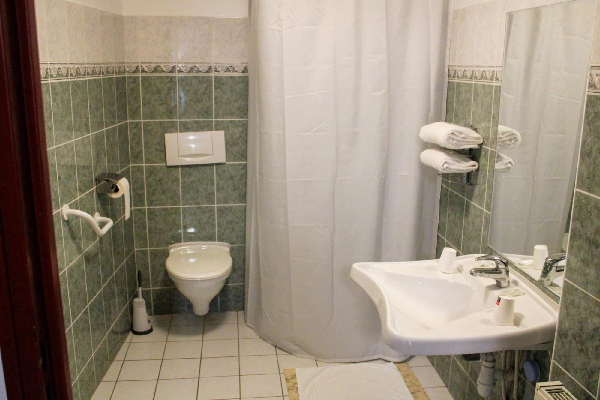 Chambres D'Hotes Du Colvert Forges-les-Eaux Exterior foto